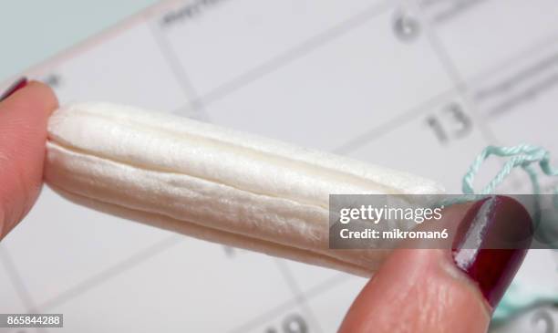 woman holding tampon - tampon menstruation stock-fotos und bilder