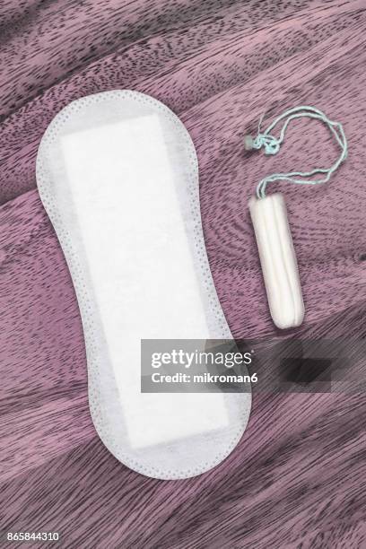 selection of woman's hygiene items - styles 個照片及圖片檔