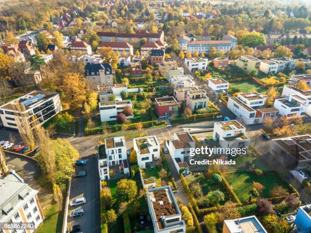 luchtfoto van moderne huizen - thuringia stockfoto's en -beelden