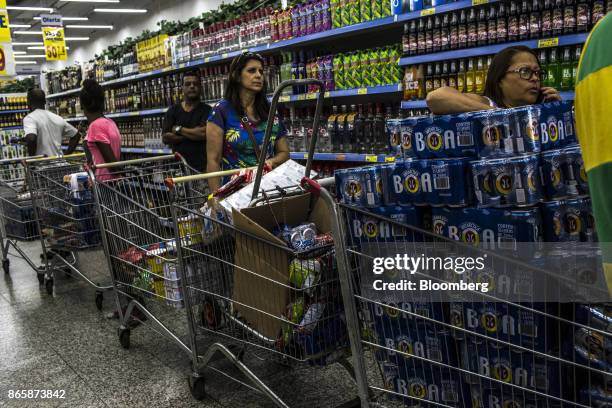 Customers stand in line to make purchases during a discount event at a Supermercado Guanabara SA store in Rio de Janeiro, Brazil, on Friday, Oct. 20,...