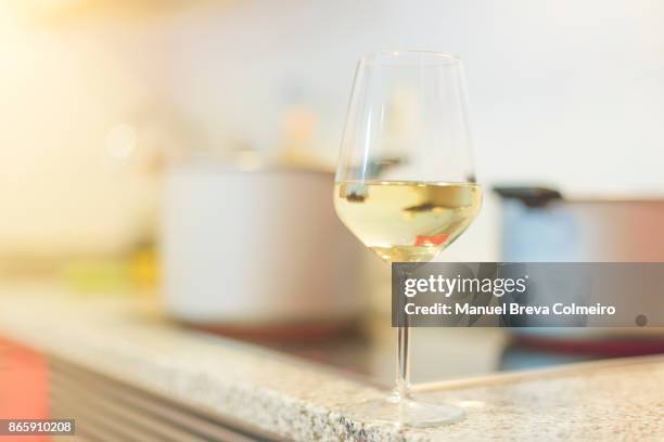 wine time - chardonnay grape 個照片及圖片檔