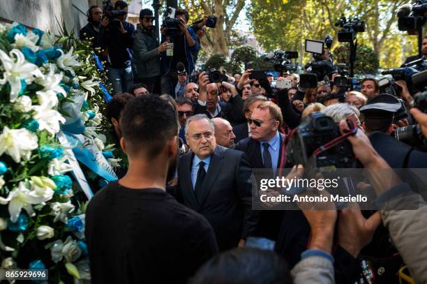 Lazio soccer team president, Claudio Lotito lays a wreath outside Rome's Synagogue on October 24, 2017 in Rome, Italy. Lazio Chairman Claudio Lotito...