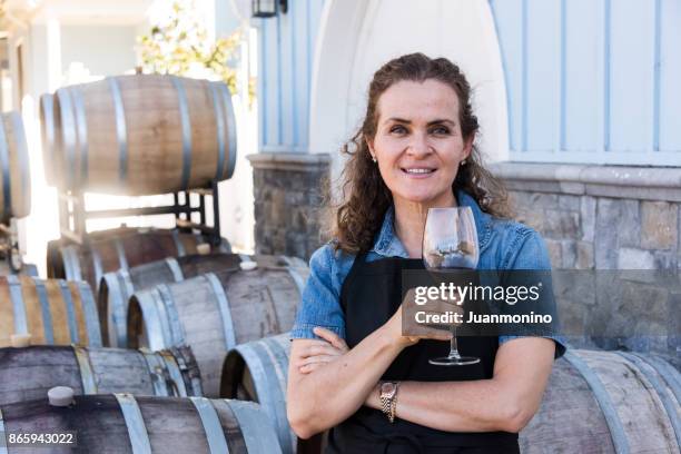 wijn tijd - winery stockfoto's en -beelden