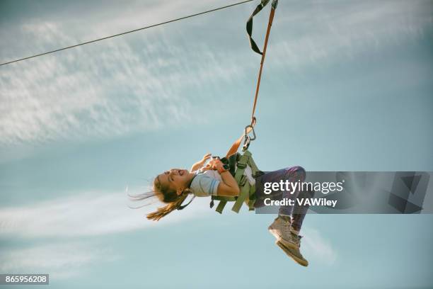 children laughing zip lines - lista de coisas a fazer antes de morrer imagens e fotografias de stock