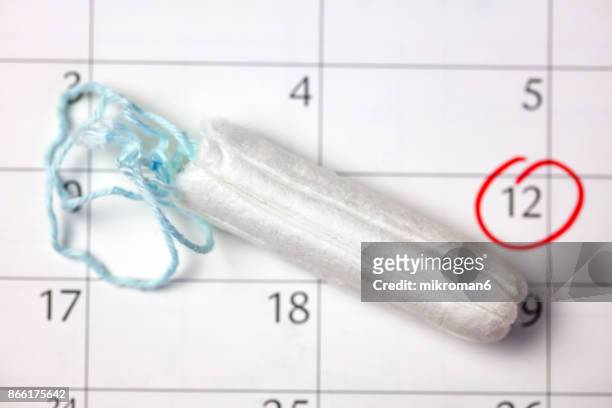 clean white tampons, mobile phone and calendar - sports period stockfoto's en -beelden