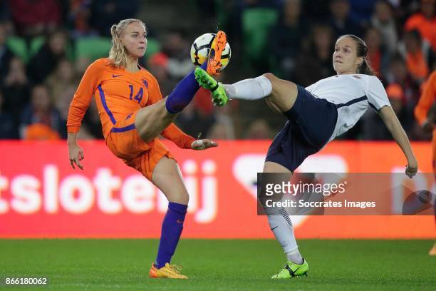 Jackie Groenen of Holland Women, Guro Reiten of Norway Women during the World Cup Qualifier Women match between Holland v Norway at the Noordlease...