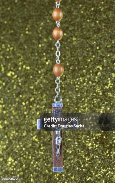 religious praying beads and crucifix - jesus and mary chain stock pictures, royalty-free photos & images