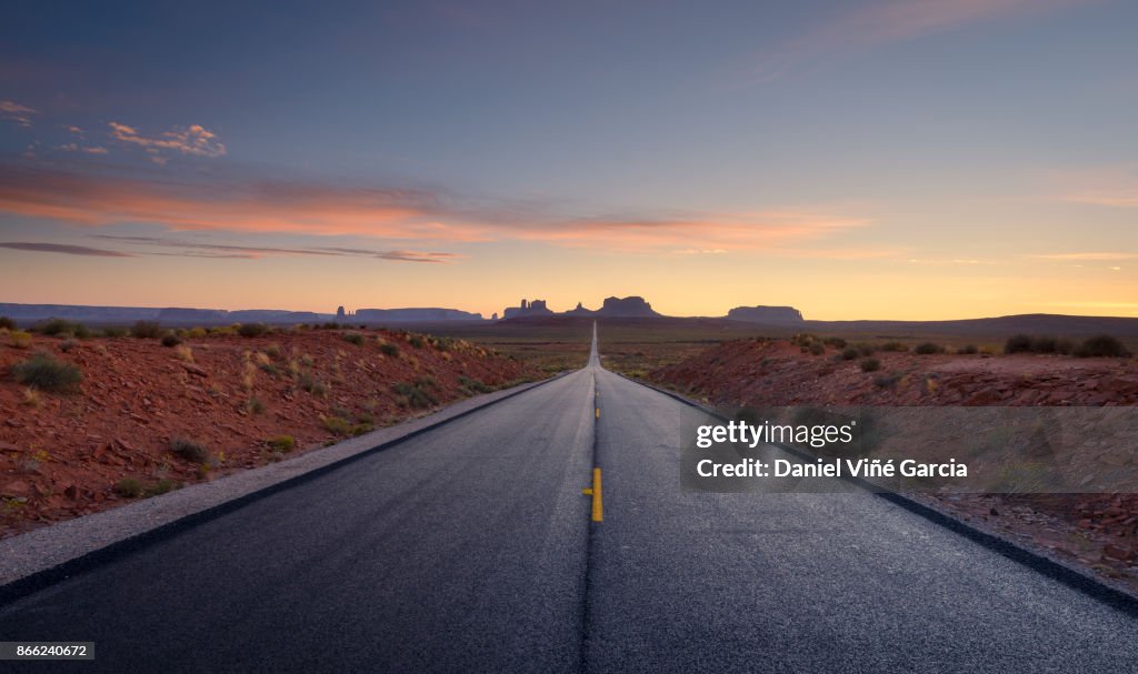 Road to Monument Valley Tribal Park