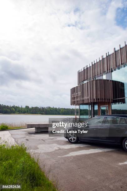 Volvo V60 D4 outside the hotel and restaurant Hvita Hjorten, which sits on the shores of Lake Vänern in West Sweden.