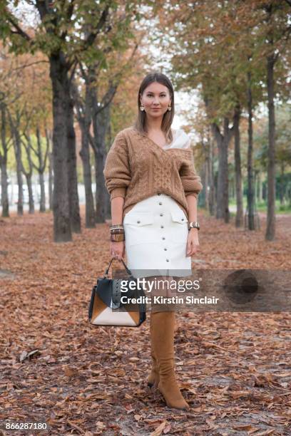Fashion blogger Angelica Ardasheva wears a Mes Demoiselles sweater, ASOS top, Forever21 skirt, Manurina bag and Zara boots"n day 2 of Paris Womens...