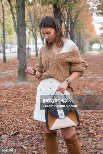 Fashion blogger Angelica Ardasheva wears a Mes Demoiselles sweater, ASOS top, Forever21 skirt, Manurina bag and Zara boots"n day 2 of Paris Womens...