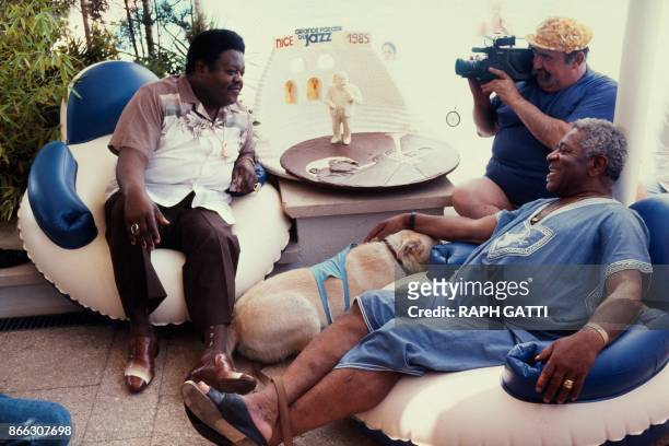 File picture taken on July 22, 1985 shows US pianist and singer-songwriter Fats Domino talks with US jazz musician Dizzy Gillespie while French actor...