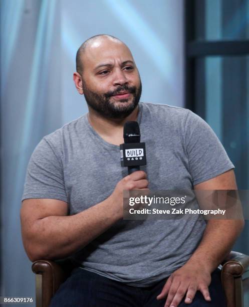 Colten Dunham Build Presents Colton Dunn Discussing Superstore Photos et images de ...