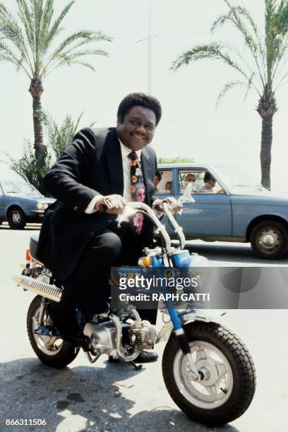 File picture taken on July 18, 1980 shows US pianist and singer-songwriter Fats Domino posing on a Dax Honda motorbike during the 'Grande Parade du...