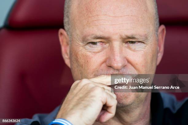 Head Coach Pepe Mel of RC Deportivo La Coruna looks on prior to the start the La Liga match between SD Eibar and RC Deportivo La Coruna at Ipurua...