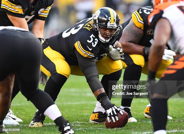 Maurkice Pouncey of the Pittsburgh Steelers in action during the game against the Cincinnati Bengals at Heinz Field on October 22, 2017 in...