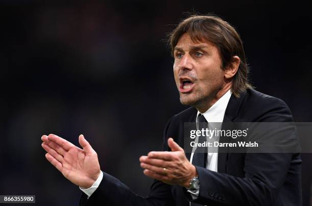 Antonio Conte, Manager of Chelsea gives his team instructions during the Carabao Cup Fourth Round match between Chelsea and Everton at Stamford...