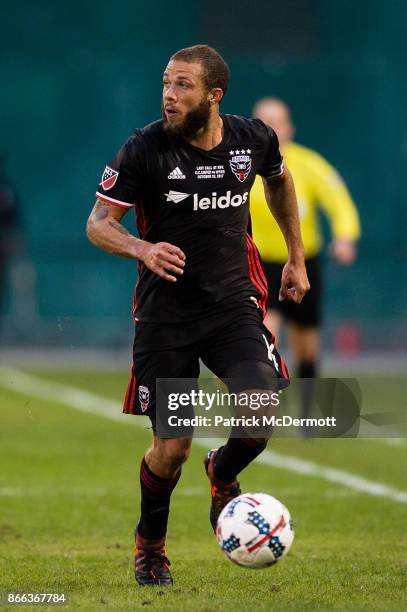 Nick DeLeon of DC United controls the ball against the New York Red Bulls in the second half during the final MLS game at RFK Stadium on October 22,...