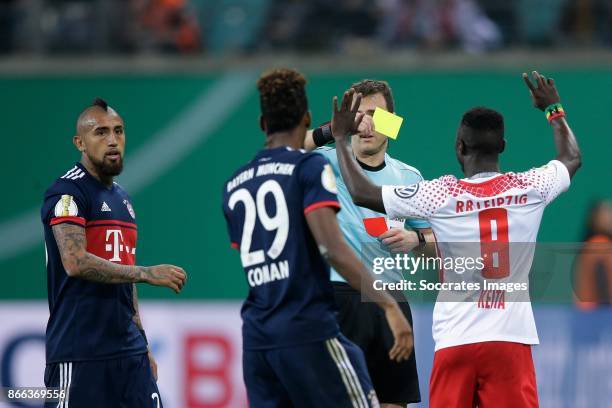 Referee Felix Zwayer gives the second yellow card to Naby Keita of RB Leipzig during the German DFB Pokal match between RB Leipzig v Bayern Munchen...