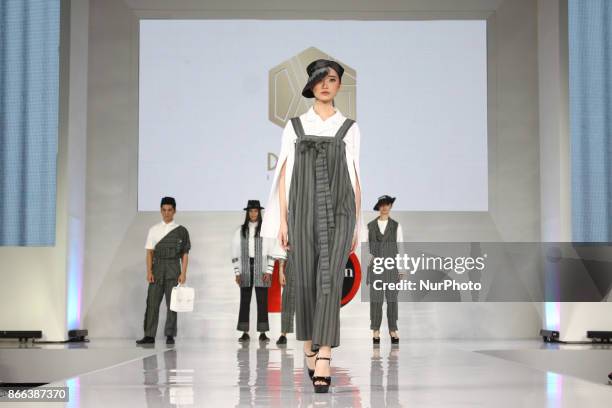 Models present creation from DAVAS Indonesia collection during Jakarta Fashion Week 2018 at Senayan City, Jakarta on Wednesday 25, 2017. Jakarta...