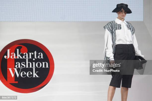 Models present creation from DAVAS Indonesia collection during Jakarta Fashion Week 2018 at Senayan City, Jakarta on Wednesday 25, 2017. Jakarta...