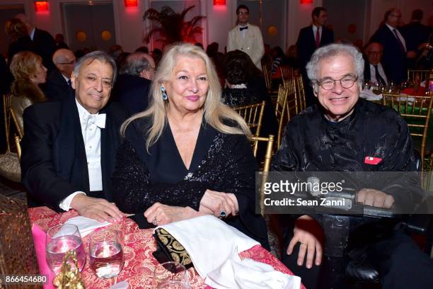 Zubin Mehta, Nancy Kovack and Itzhak Perlman attend the Israel Philharmonic Orchestra Gala at 583 Park Avenue on October 25, 2017 in New York City.