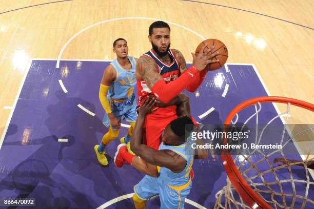 Mike Scott of the Washington Wizards drives to the basket against the Los Angeles Lakers on October 25, 2017 at STAPLES Center in Los Angeles,...