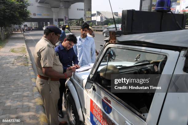 Sub-inspector Puran Chand cut the challan at MG Road that did not follow the traffic rules on Zero Tolerance Day, on October 25, 2017 in Gurgaon,...