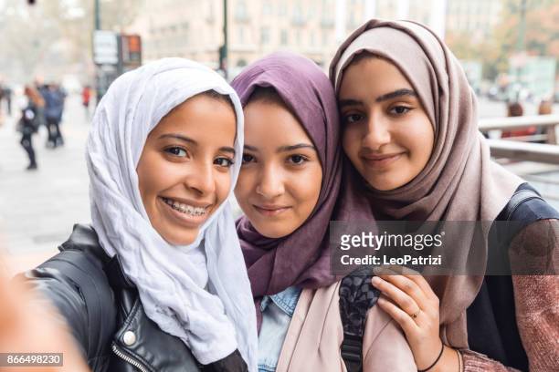 forever friends!! - muslim girl stockfoto's en -beelden