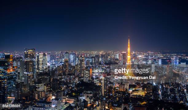 tokyo skyline at night - tokyo prefecture stockfoto's en -beelden