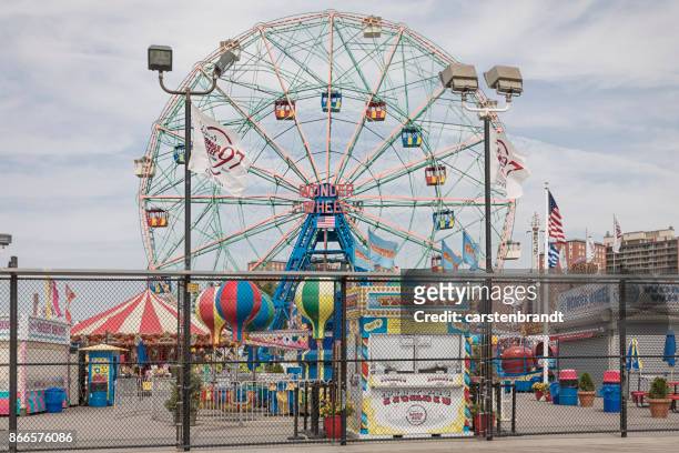 amusement park at coney island - luna park coney island stock pictures, royalty-free photos & images