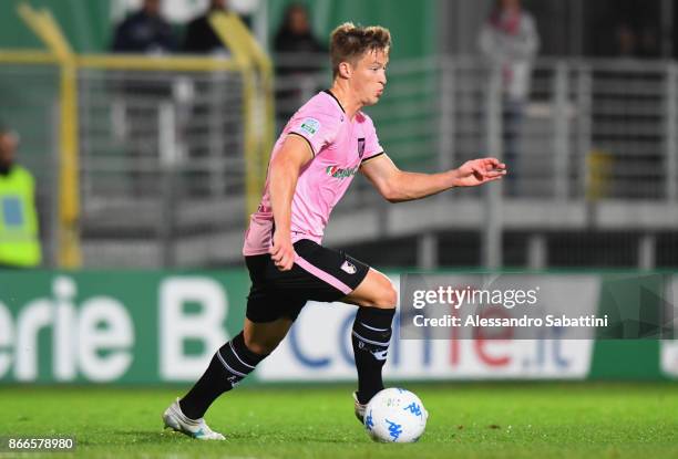 Radoslaw Murawski of US Citta di Palermo in action during the Serie B match between FC Carpi and US Citta di Palermo on October 24, 2017 in Carpi,...
