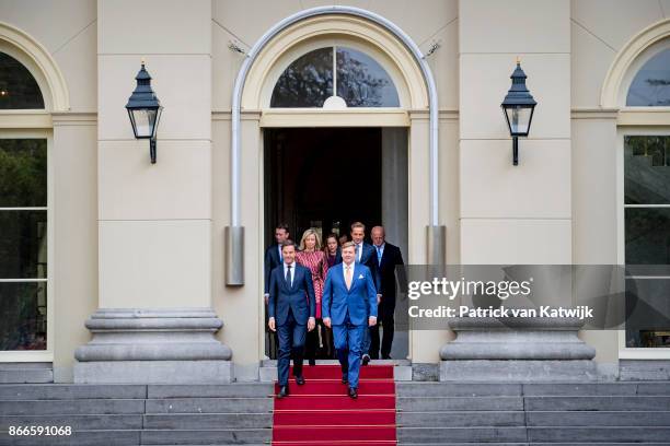 King Willem-Alexander and Prime Minister Mark Rutte present the new cabinet on the stairs of Palace Noordeinde on October 24, 2017 in The Hague,...