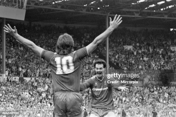 Liverpool FC 3-1 Everton FC, FA Cup Final 1986, Wembley Stadium, Saturday 10th May 1986. Match Action. Jan Molby and Kevin MacDonald.