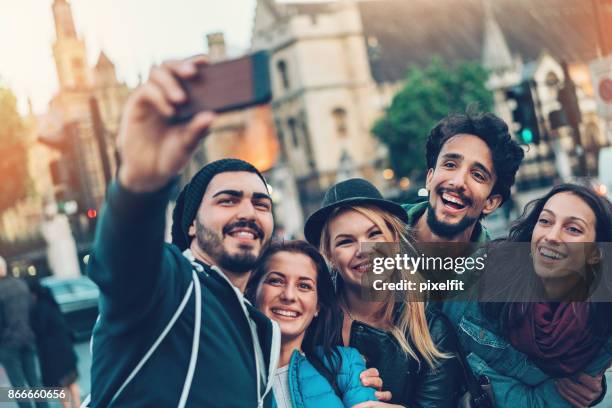 selfie in london city - five people stock-fotos und bilder