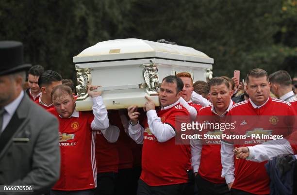 Coffin of 'Tomboy' Doherty, the nephew of Big Fat Gypsy Weddings star Paddy Doherty, arrives at Epsom Cemetery for his funeral service.