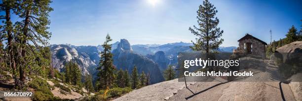 panorama of yosemite valley from a popular viewpoint - glacier point stock-fotos und bilder