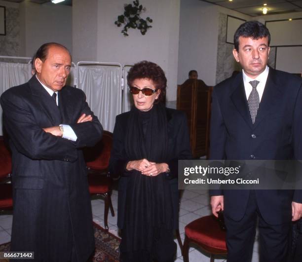 Silvio Berlusconi, Tarak Ben Ammar and Bettino Craxi's wife Anna Maria Moncini at the funeral chamber of the military hospital in Tunis when Bettino...