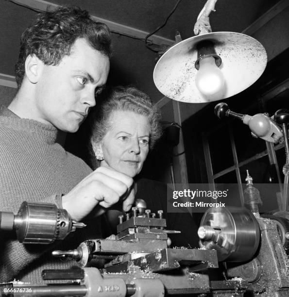 Robin Freeman Computer Programmer 823 Robin Freeman Stock Photos, High-Res Pictures, and Images - Getty ...