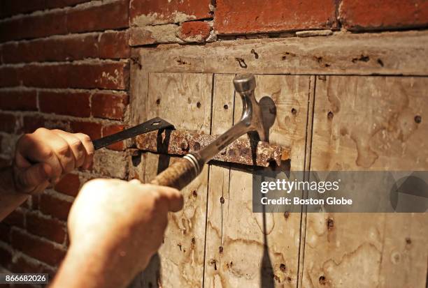 Prying Up Pry Open Door Photos and Premium High Res Pictures - Getty Images