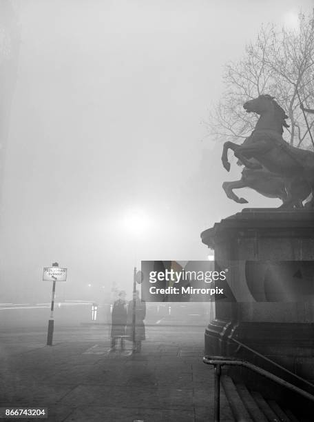 Fog in London, 6th December 1952.