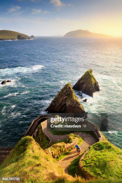 dingle peninsula - verwaltungsbezirk county kerry stock-fotos und bilder