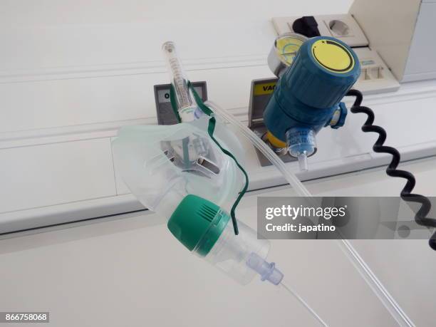 oxygen taps in a hospital room - ストレプトミセス ストックフォトと画像