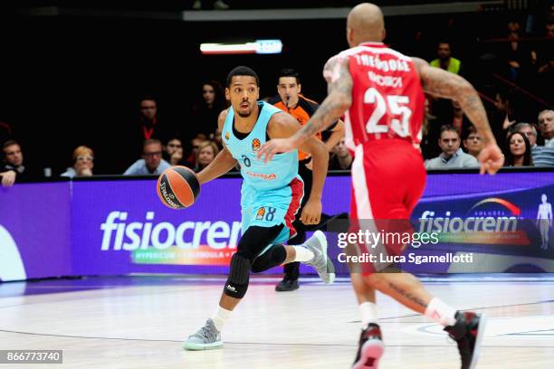 Phil Pressey, #8 of FC Barcelona Lassa in action during the 2017/2018 Turkish Airlines EuroLeague Regular Season Round 4 game between AX Armani...