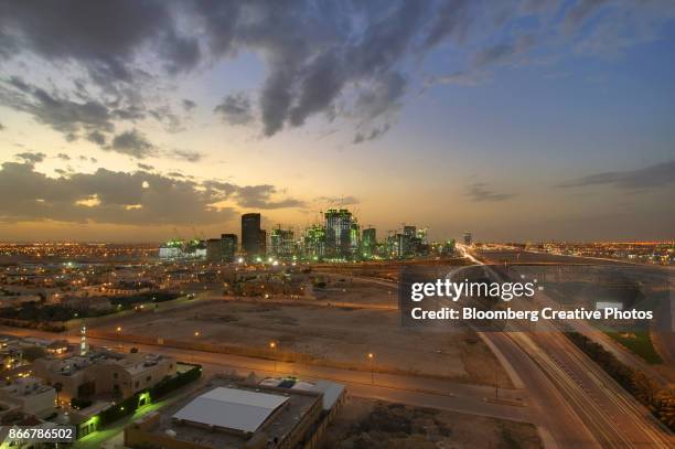 the king abdullah financial district - riyadh stock pictures, royalty-free photos & images