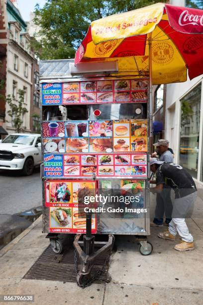 nyc street food - halal cart stock pictures, royalty-free photos & images