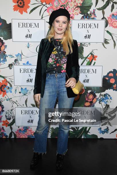 Lou Lesage attends ERDEM X H&M Paris Collection Launch at Hotel du Duc on October 26, 2017 in Paris, France.