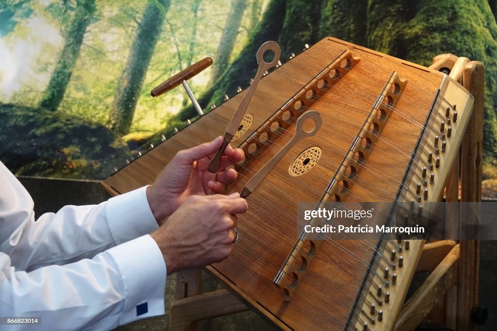 Playing the Hammered Dulcimer