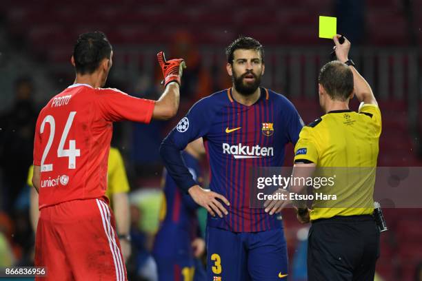 Gerard Pique of Barcelona is shown his second yellow card of the match by referee William Collum during the UEFA Champions League group D match...