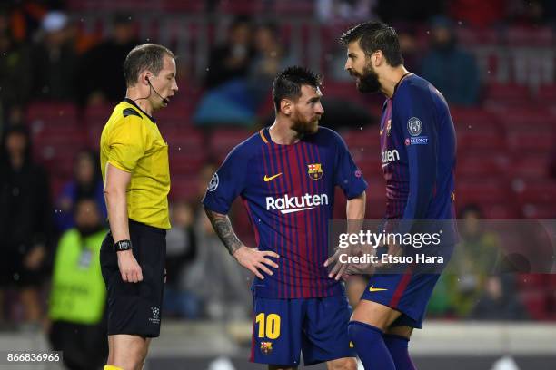 Gerard Pique of Barcelona protests after shown the red card of the match by referee William Collum during the UEFA Champions League group D match...